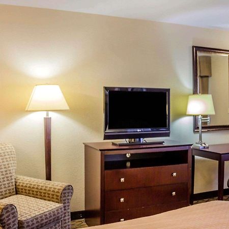 Quality Inn Waterbury Bagian luar foto