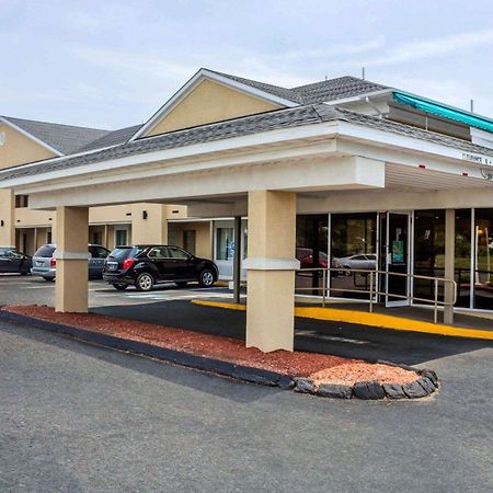 Quality Inn Waterbury Bagian luar foto