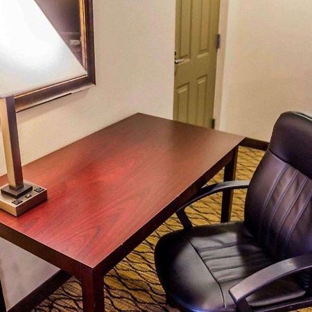 Quality Inn Waterbury Bagian luar foto