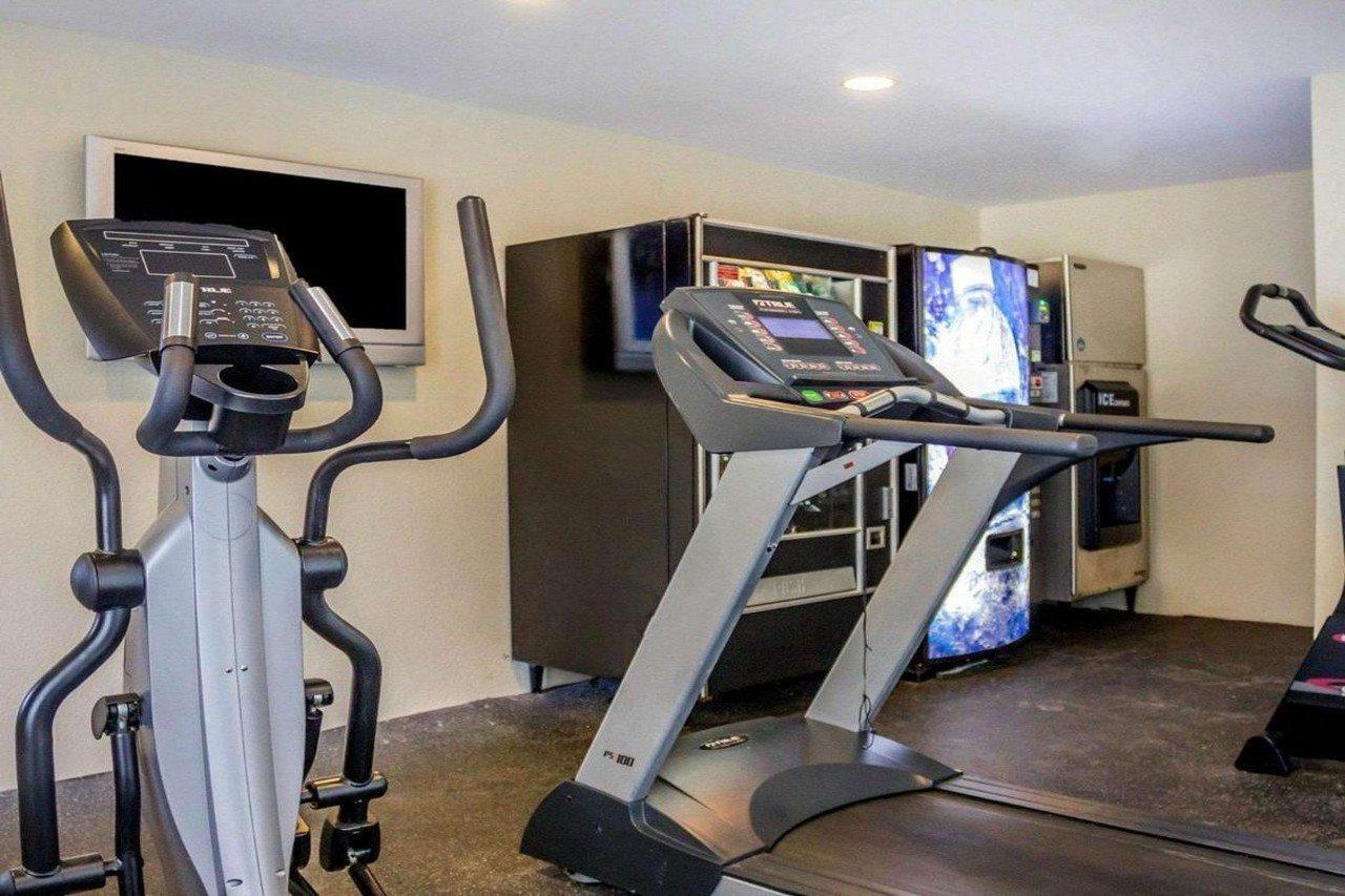 Quality Inn Waterbury Bagian luar foto