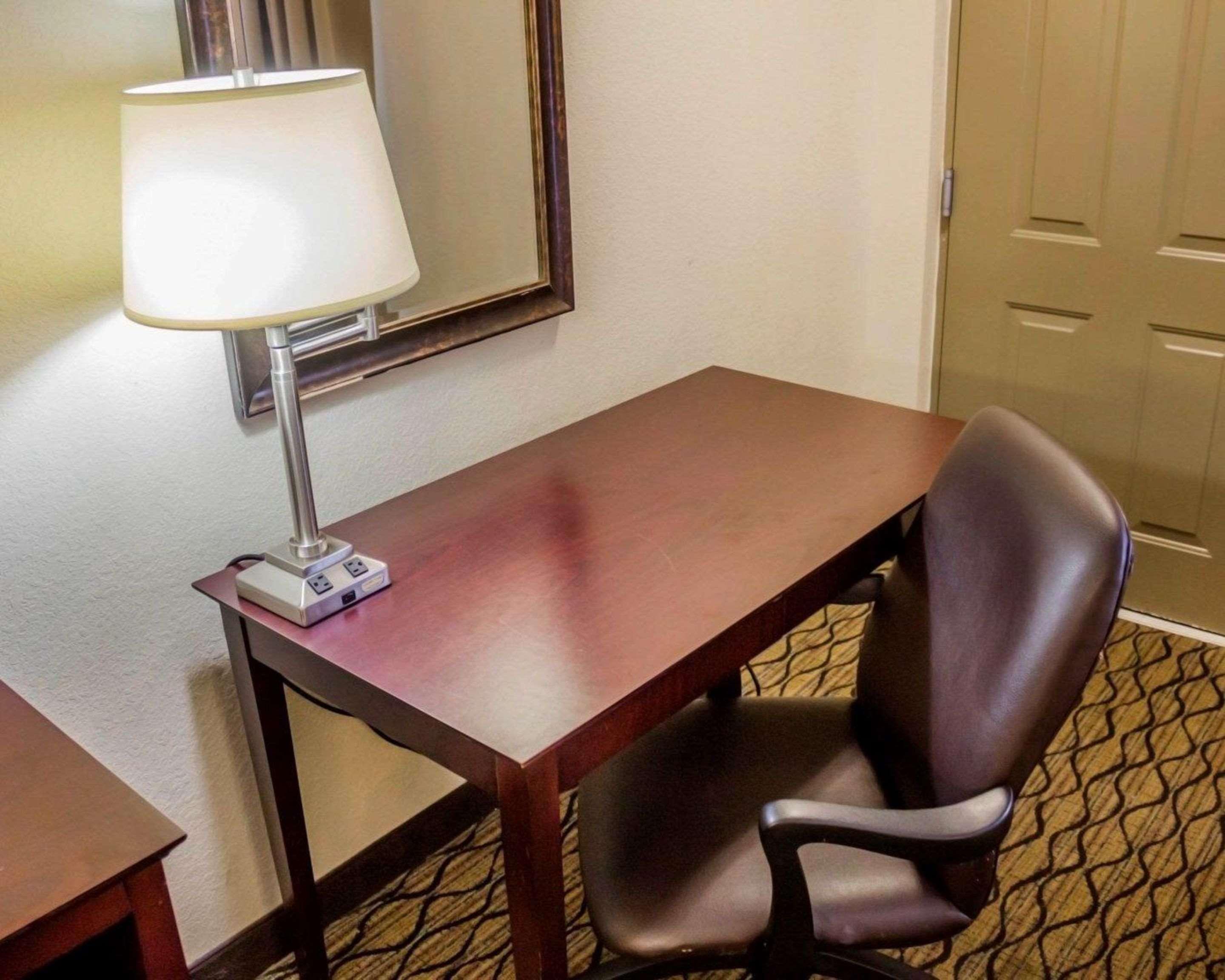 Quality Inn Waterbury Bagian luar foto