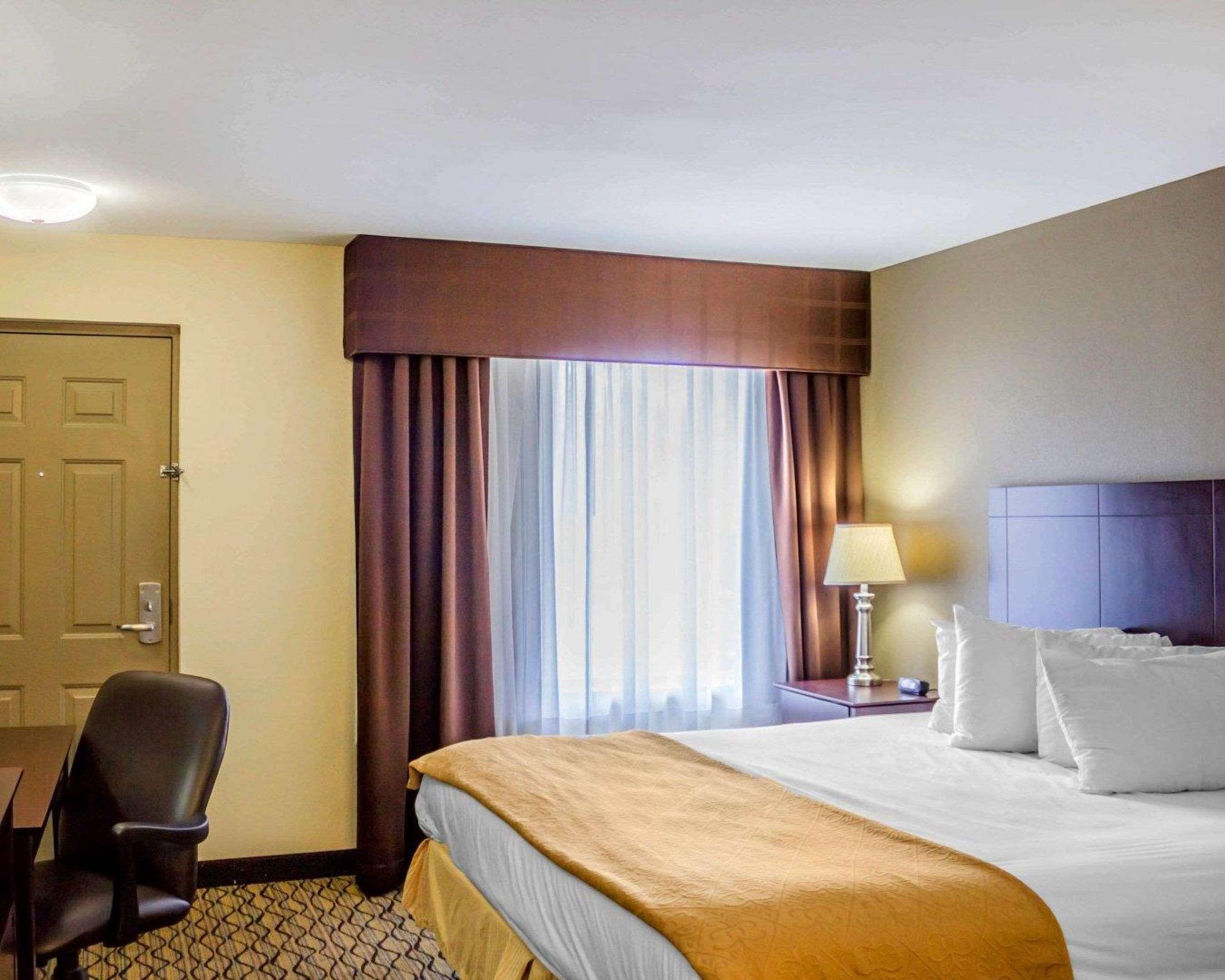 Quality Inn Waterbury Bagian luar foto