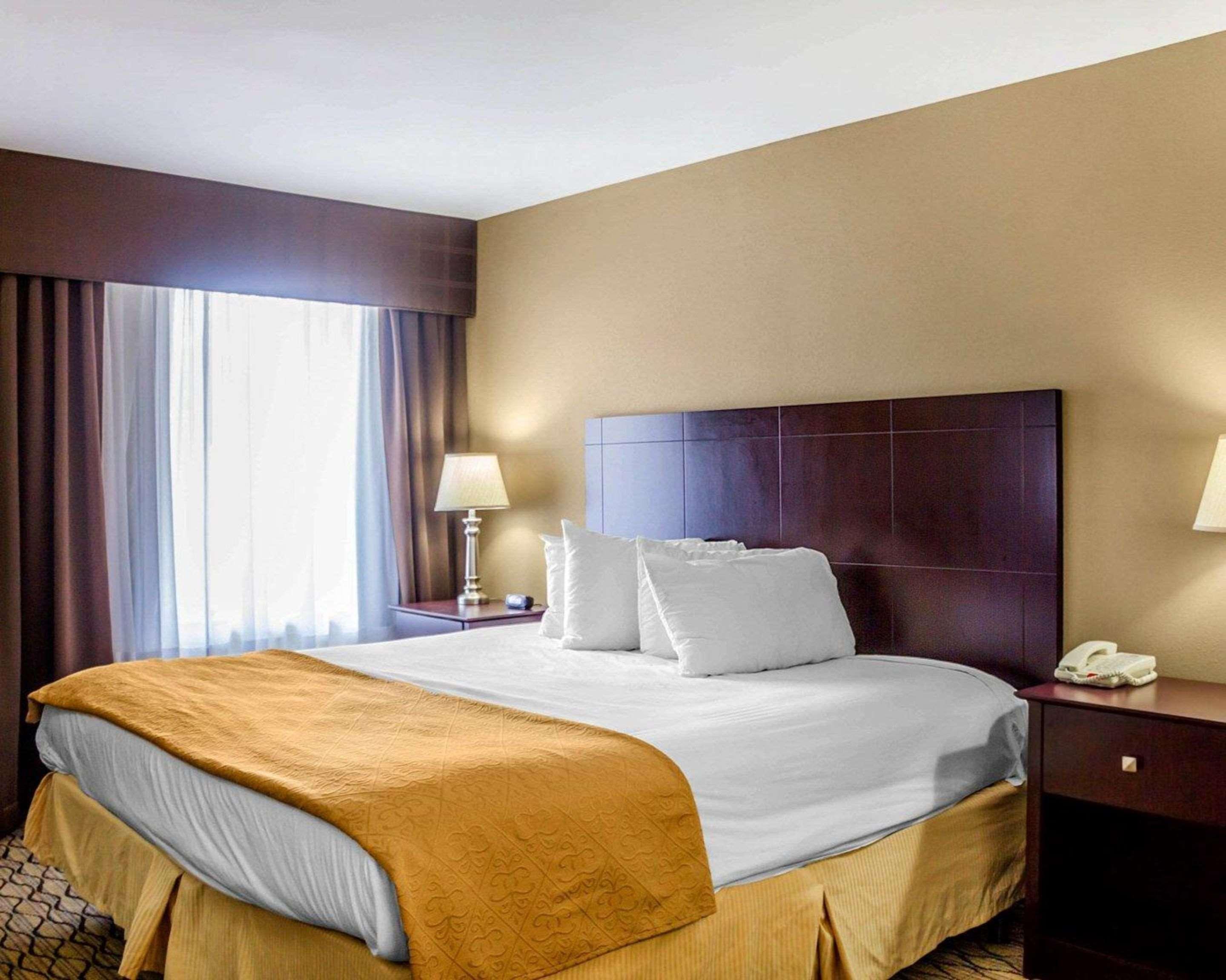 Quality Inn Waterbury Bagian luar foto