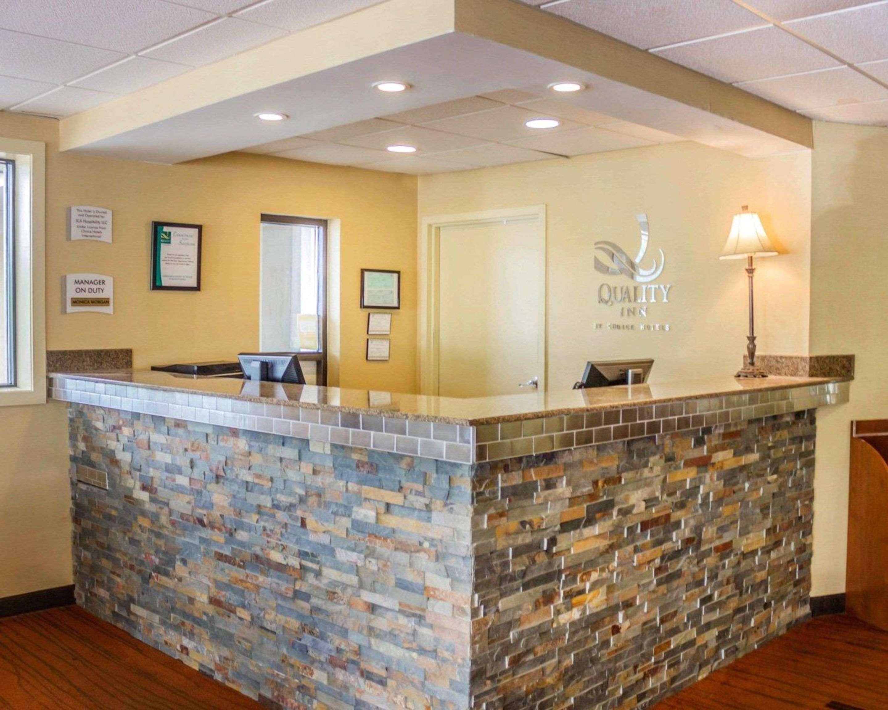 Quality Inn Waterbury Bagian luar foto