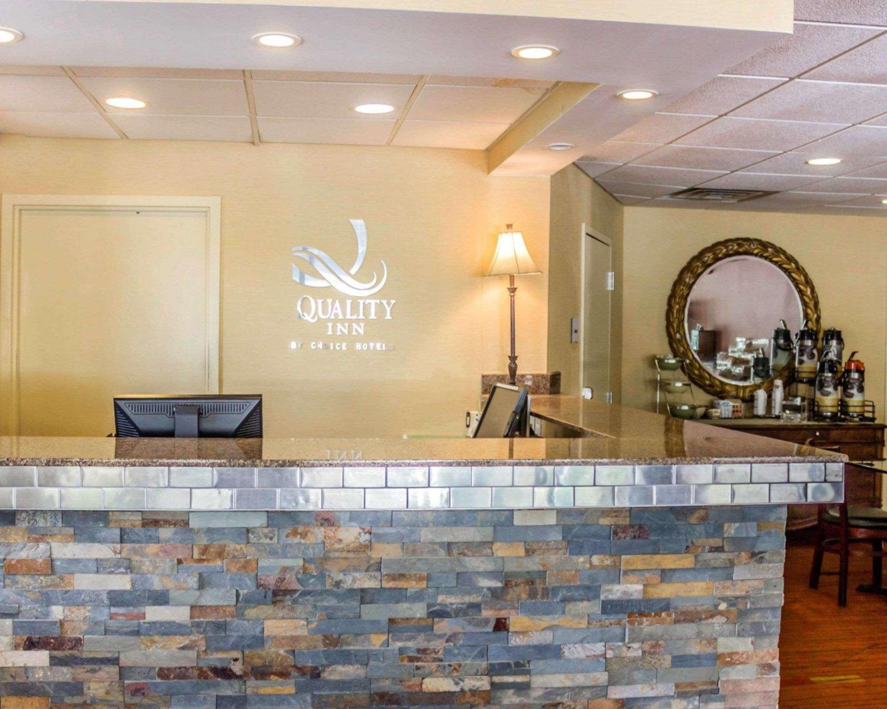 Quality Inn Waterbury Bagian luar foto