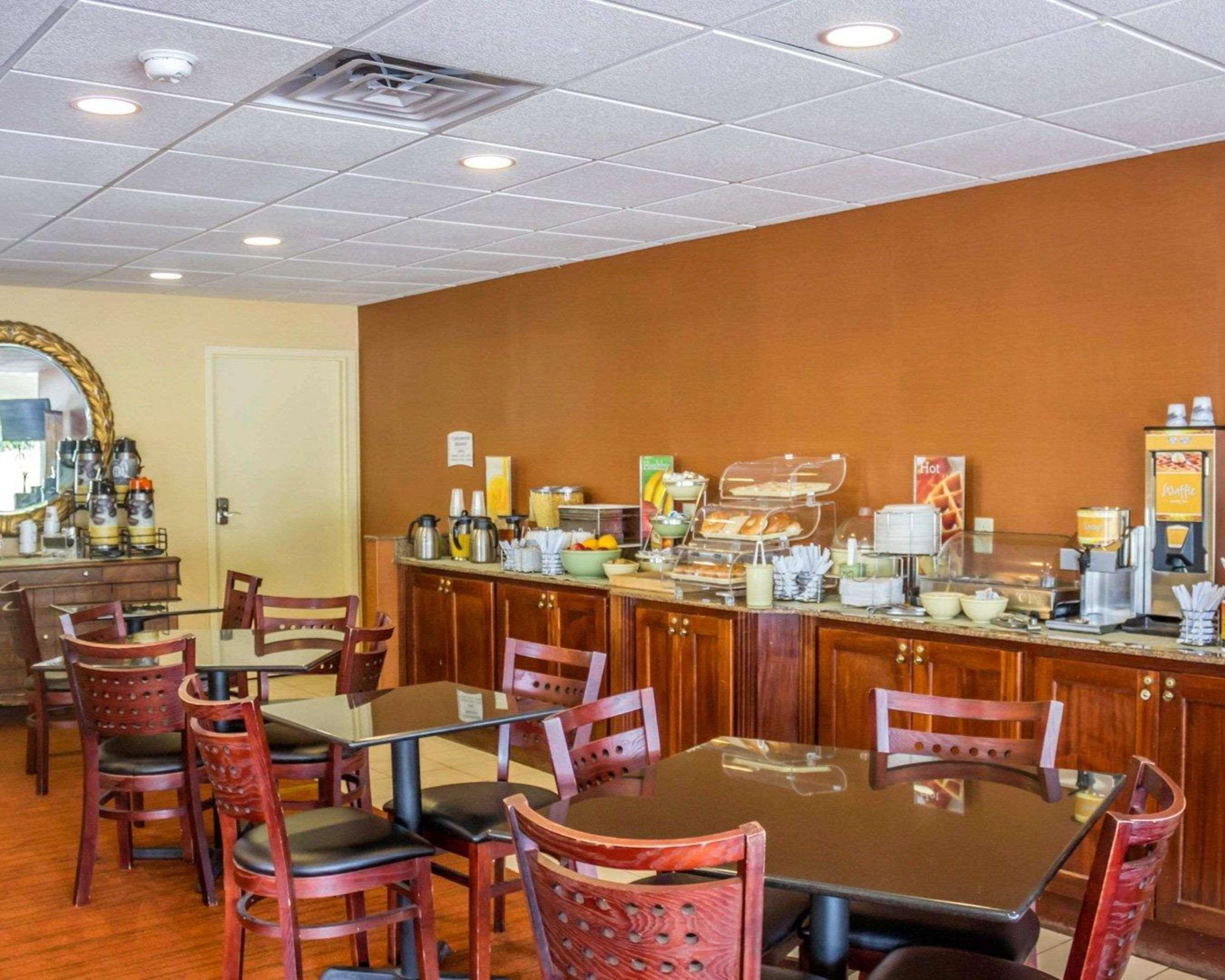 Quality Inn Waterbury Bagian luar foto