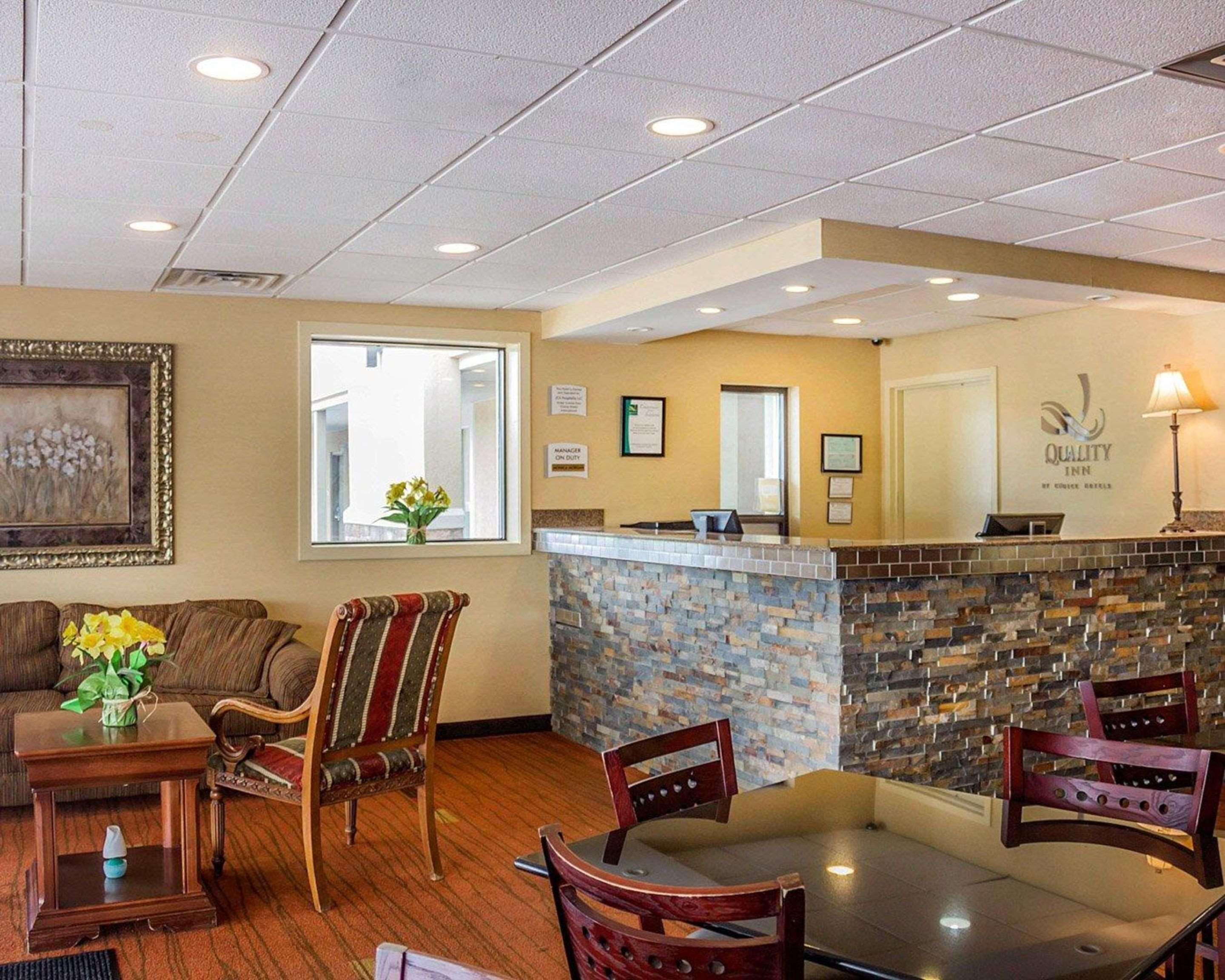 Quality Inn Waterbury Bagian luar foto