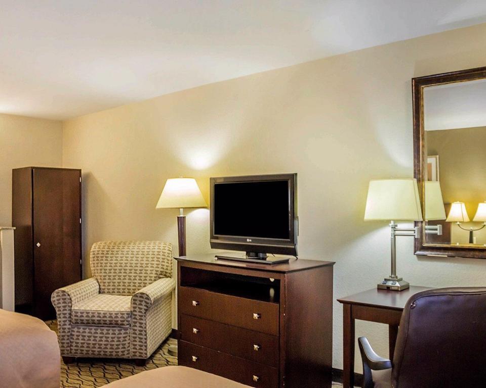Quality Inn Waterbury Bagian luar foto