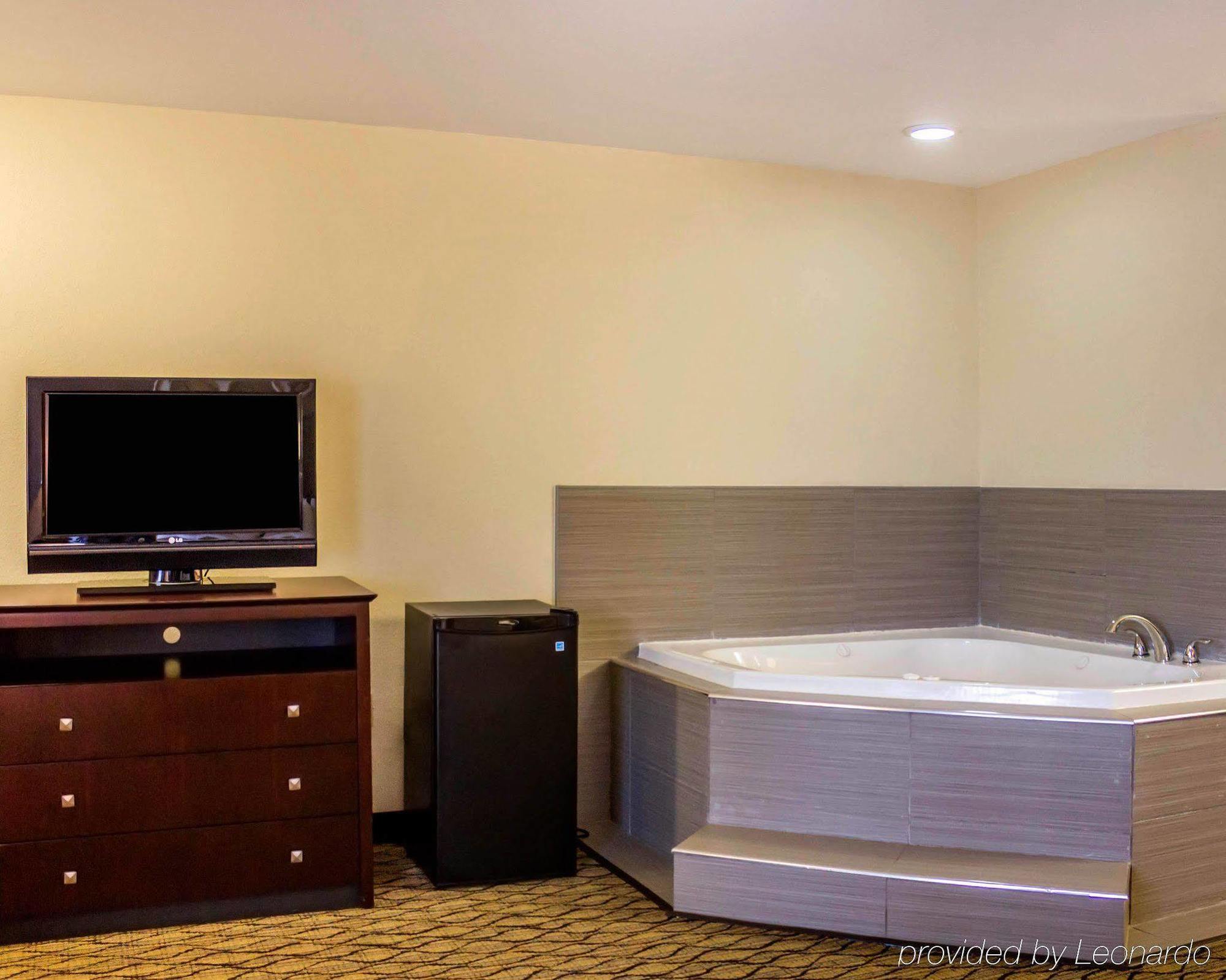Quality Inn Waterbury Bagian luar foto