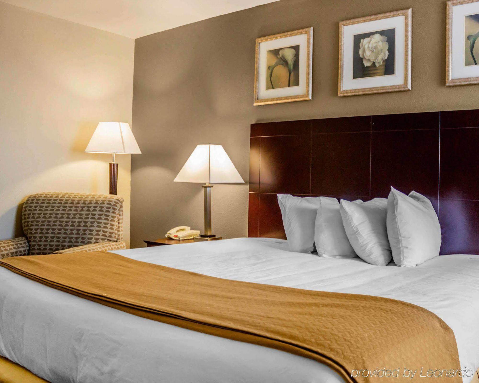 Quality Inn Waterbury Bagian luar foto