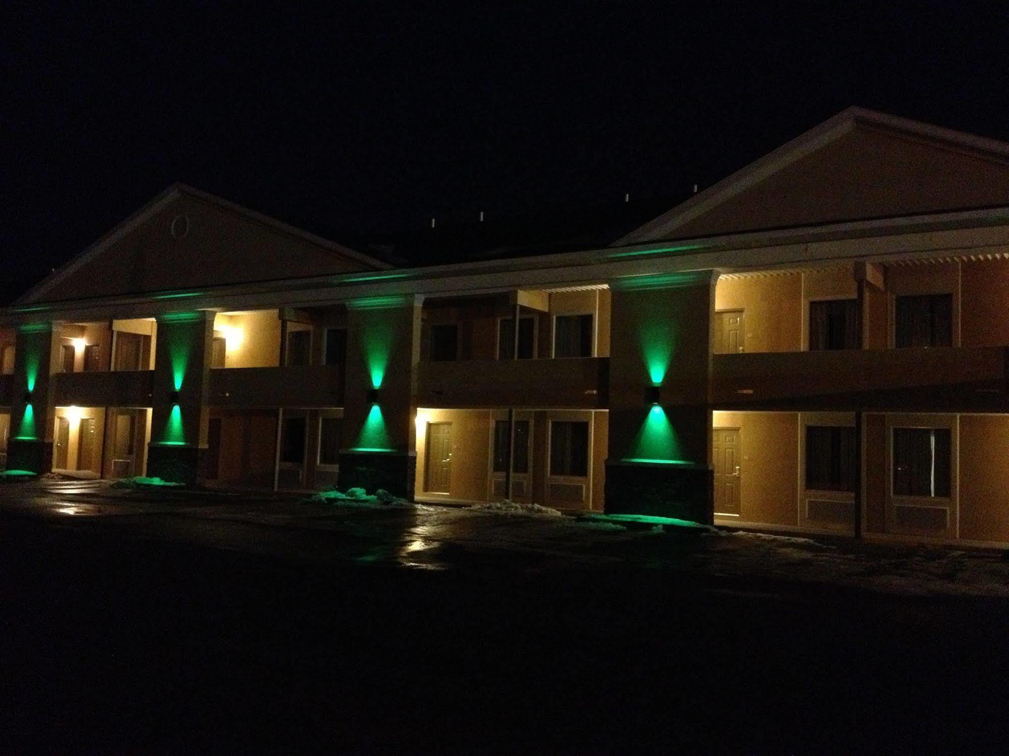Quality Inn Waterbury Bagian luar foto
