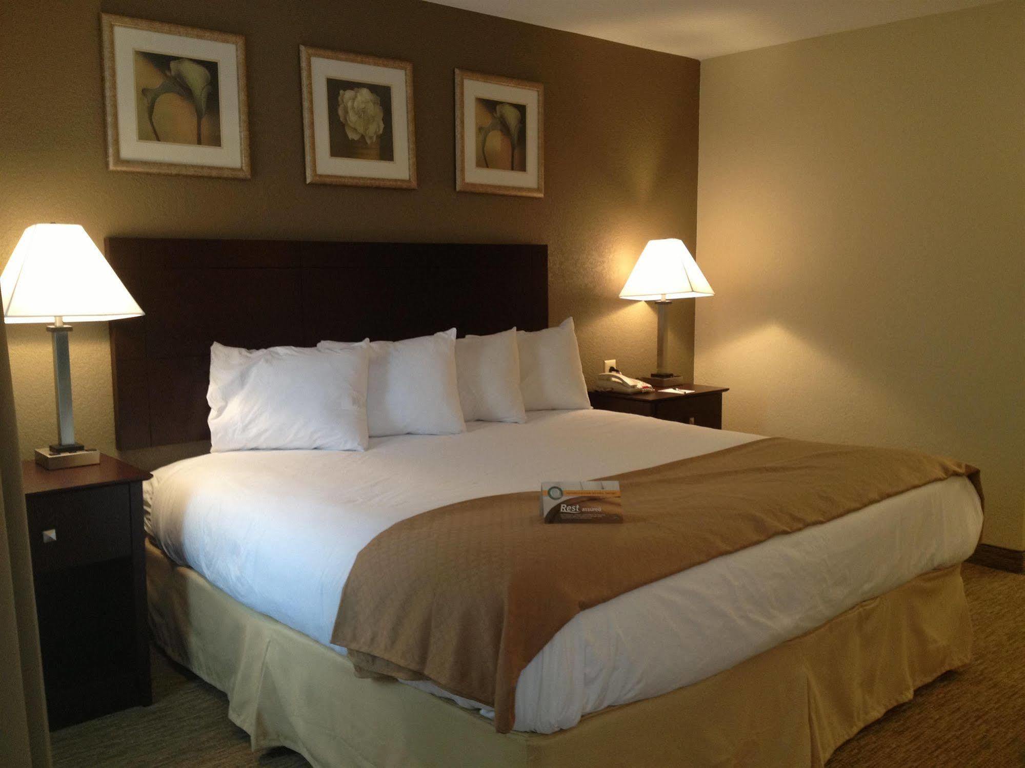Quality Inn Waterbury Bagian luar foto