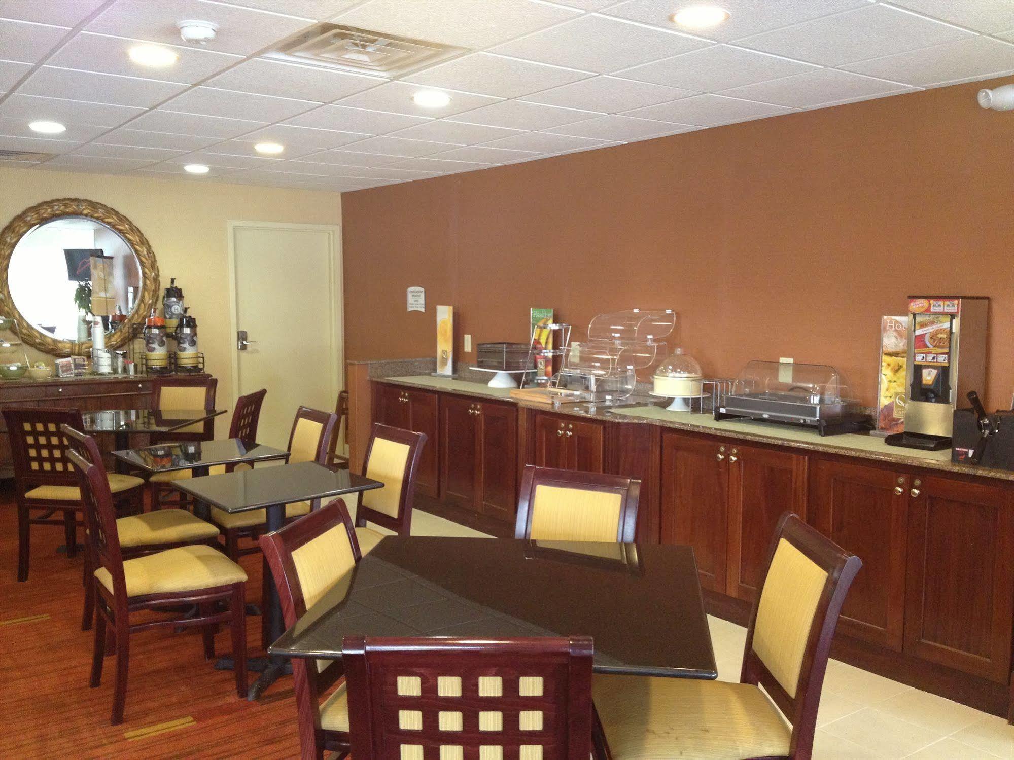 Quality Inn Waterbury Bagian luar foto