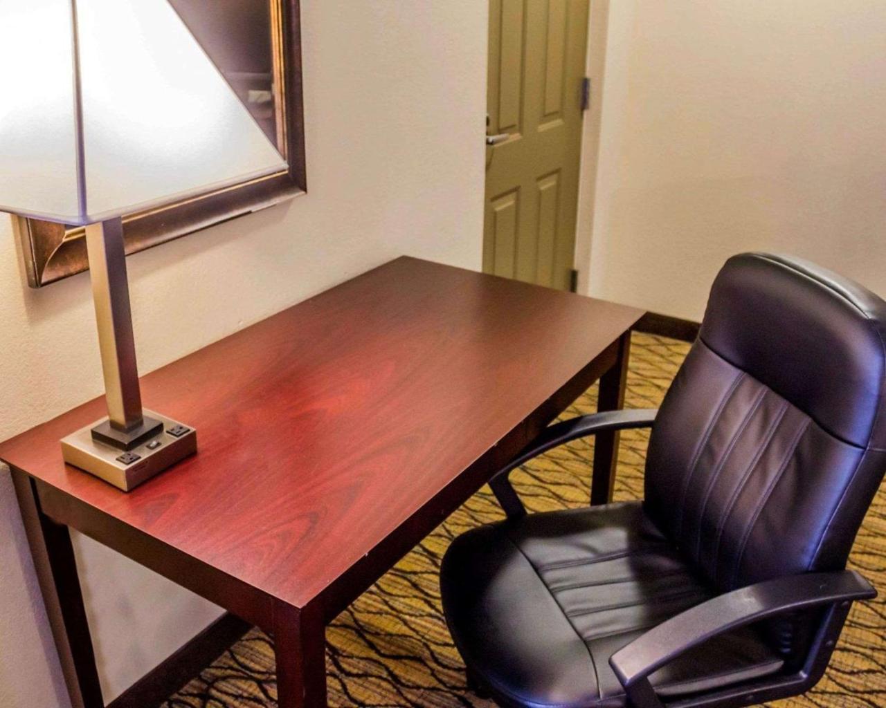 Quality Inn Waterbury Bagian luar foto